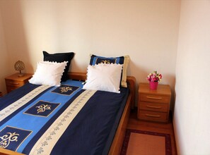 Huoneisto (Two bedroom apartment with balcony an) | 5 makuuhuonetta, ilmaiset vauvansängyt