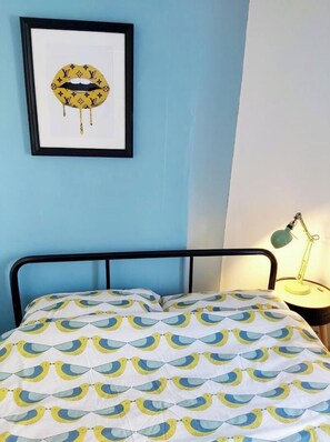 1 bedroom, free WiFi, bed sheets - Self contained cosy cottage, backs onto taff trail (Merthyr Tydfil)