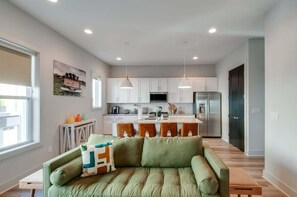 Fernseher, Stereoanlage, Arbeitsbereiche