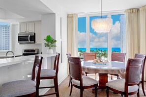 Dining - Silver Shells St Lucia 501 - Beachfront, Heated Community Pool + Hot Tub! (Destin)