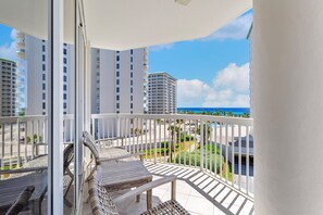 Property grounds - Silver Shells St Lucia 501 - Beachfront, Heated Community Pool + Hot Tub! (Destin)