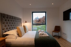 アパートメント クイーンベッド 1 台 | 1 室のベッドルーム、アイロン / アイロン台、WiFi (無料)、ベッドシーツ