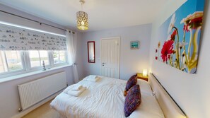 3 عدّة غرف نوم ومكواة/لوح كي وواي فاي مجانًا وملاءات أسرّة