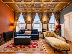Living area - Close to Local Opera House - On the main drag (Mineral Point)