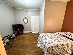 2 bedrooms, desk, iron/ironing board, free WiFi