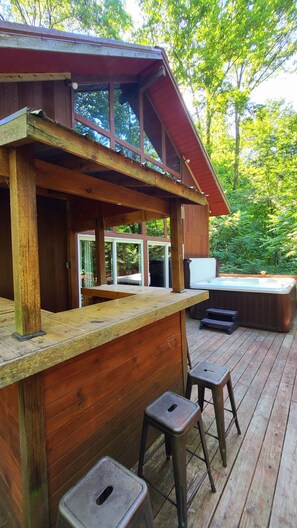 Terrace/patio - Hocking Hills secluded Mayapple Cabin - 8 miles from Cantwell Cliffs! ~Hot Tub~ (Rockbridge)