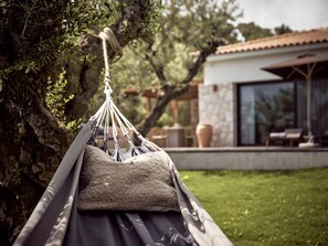Villa de luna de miel | Ropa de cama de alta calidad y caja de seguridad en la habitación 