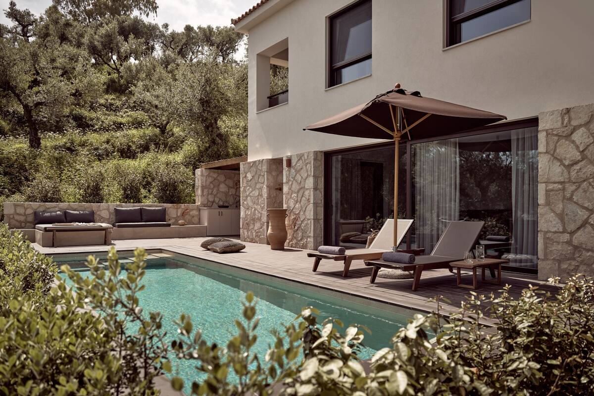 Premium bedding, in-room safe, iron/ironing board, free WiFi