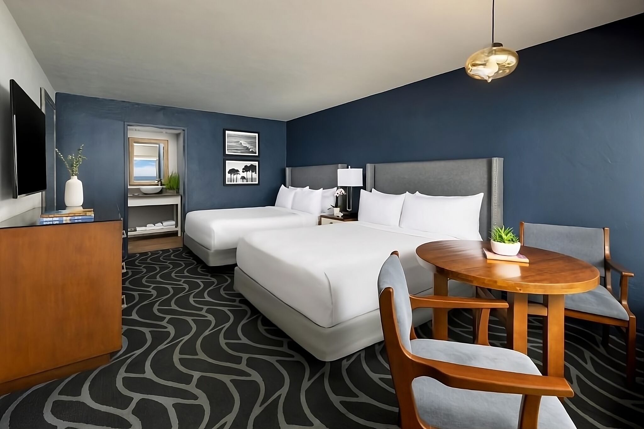 Great Location & Amenities! 3 Comfortable Units, Pool, Beachfront Property!