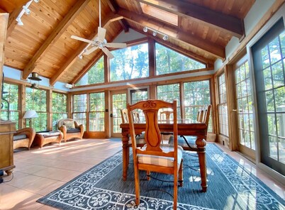 Luxury Mountain Escape Golf Hiking  Waterfalls  3BR Cabin w/ Hot Tub,