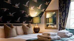 Deluxe Room | Bed sheets - The Red Lion (Northampton)