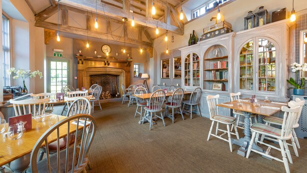Restaurant - The Red Lion (Northampton)