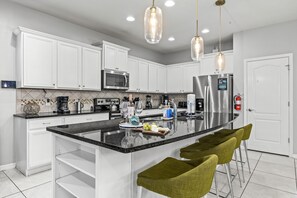 Fridge, microwave, oven, stovetop - Sleeps 21 / Disney & Universal Retreat w/ Game Room + Pool, Spa (Kissimmee)