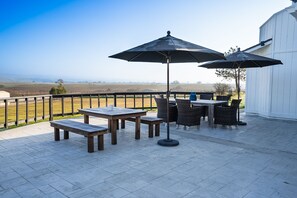 Outdoor dining - Vino View Getaway Retreat (Paso Robles)