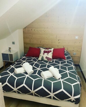 1 chambre, lit parapluie, draps fournis
