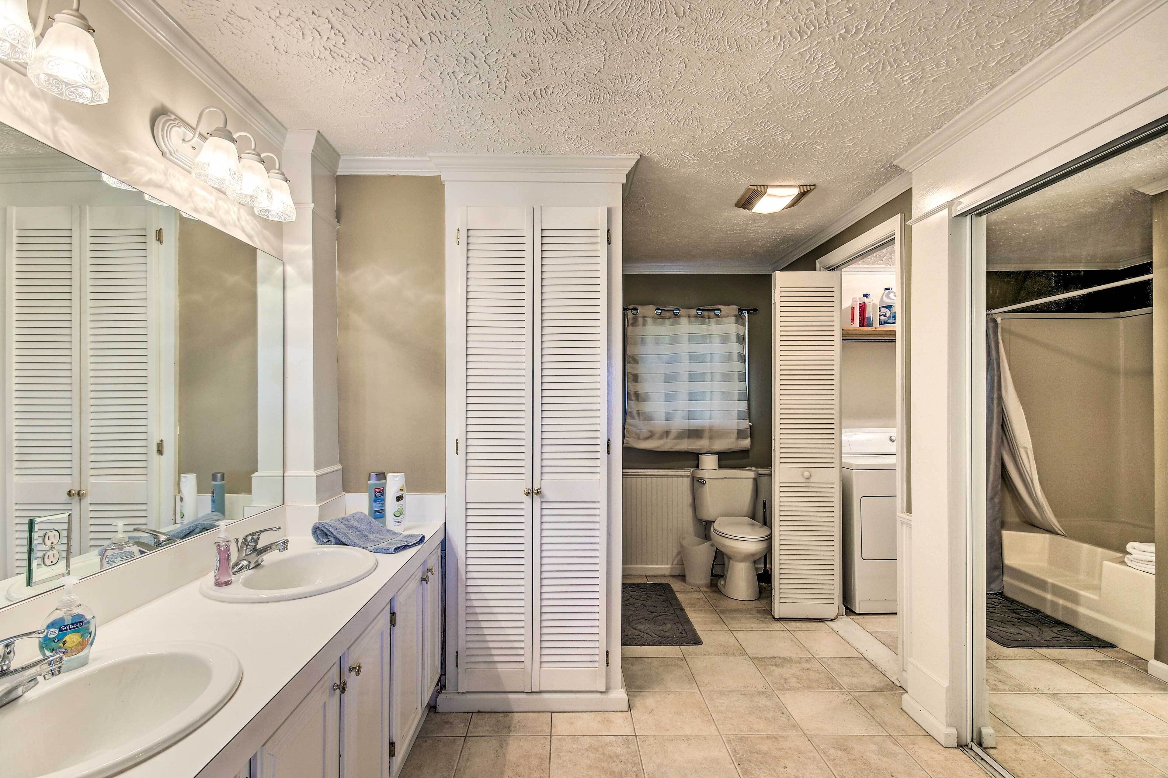 Articles de toilette gratuits, sèche-cheveux, serviettes fournies