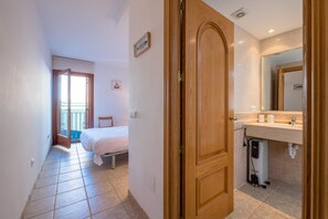 3 bedrooms, iron/ironing board