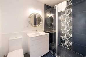 Hair dryer, towels - 4-storey semi-detached house in the center of alicante (Alicante (Alacant))