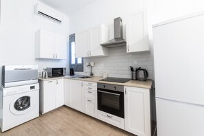 Réfrigérateur, micro-ondes, four, lave-vaisselle