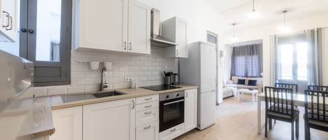 Réfrigérateur, micro-ondes, four, lave-vaisselle