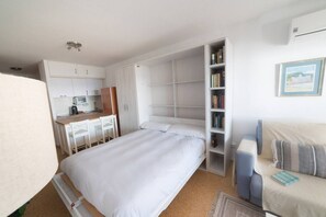 1 habitación, escritorio, tabla de planchar con plancha y wifi gratis 
