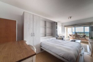 1 slaapkamer, een bureau, een strijkplank/strijkijzer, gratis wifi