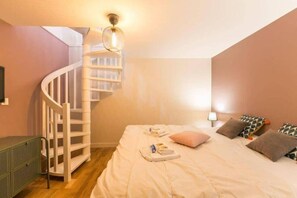 1 bedroom, iron/ironing board, WiFi, bed sheets - New and Cosy in heart of Paris, 12e, 4pers (Paris)