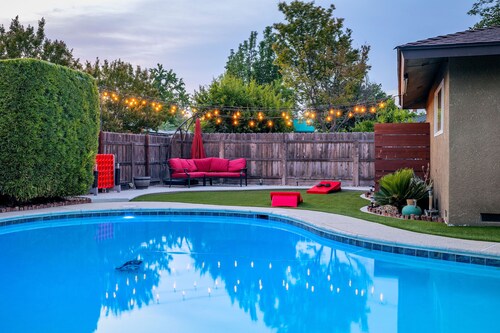 Marvel home w/ Pool, Gazebo, Movie Room, Gym, Traeger