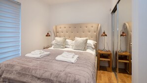 Apartemen, 1 Tempat Tidur Queen | 1 kamar tidur, setrika/meja setrika, Wi-Fi gratis, dan seprai linen
