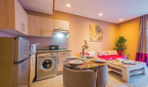 Deluxe Suite, 2 Queen Beds | Living area | 48-inch Smart TV with satellite channels, Netflix, streaming services - Atlas-Résidence By Rent-Inn (Rabat)