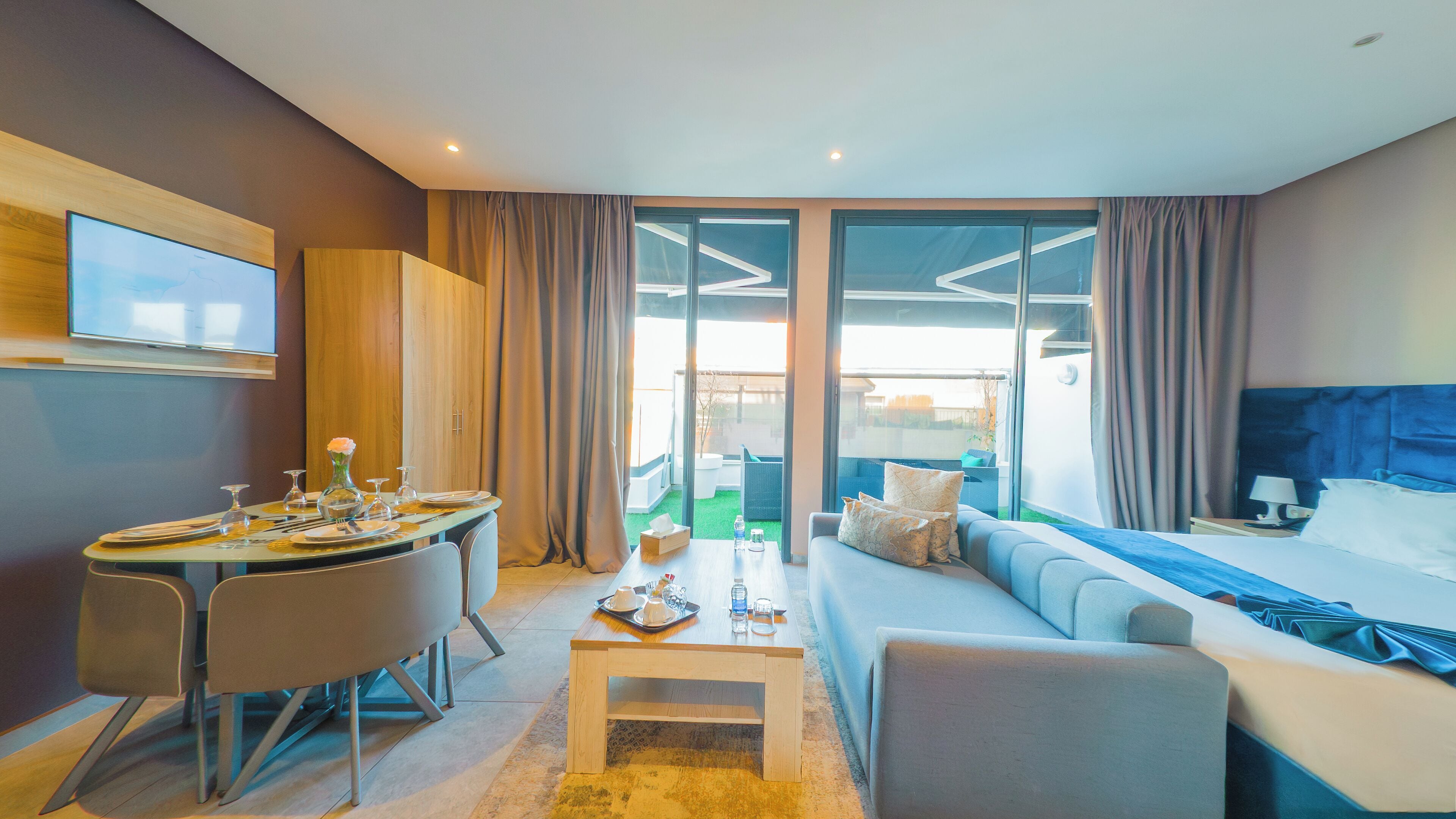 Deluxe Studio | Hypo-allergenic bedding, Select Comfort beds, in-room safe