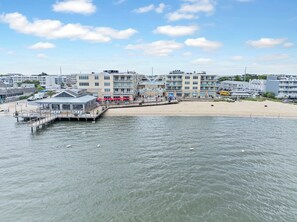 بالقرب من الشاطئ