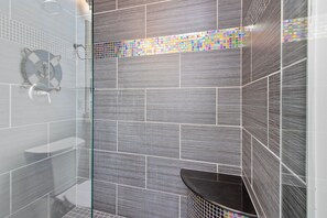Combined shower/bathtub, hair dryer, towels, soap - Unmatched Sophistication and coastal luxury (Dewey Beach)