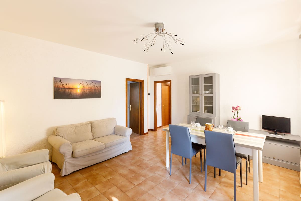 Standard Quadri 7 | Living area | Flat-screen TV