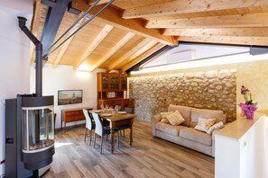 Deluxe bilo balcone 5D | Living area | Flat-screen TV