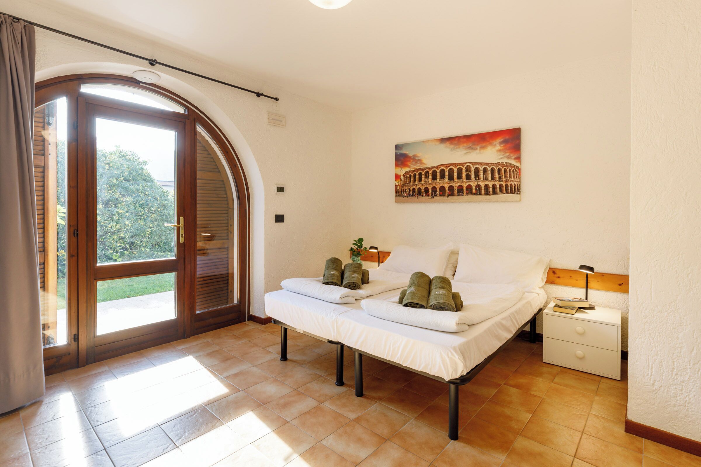 Standard Mono 11 | In-room safe, free WiFi