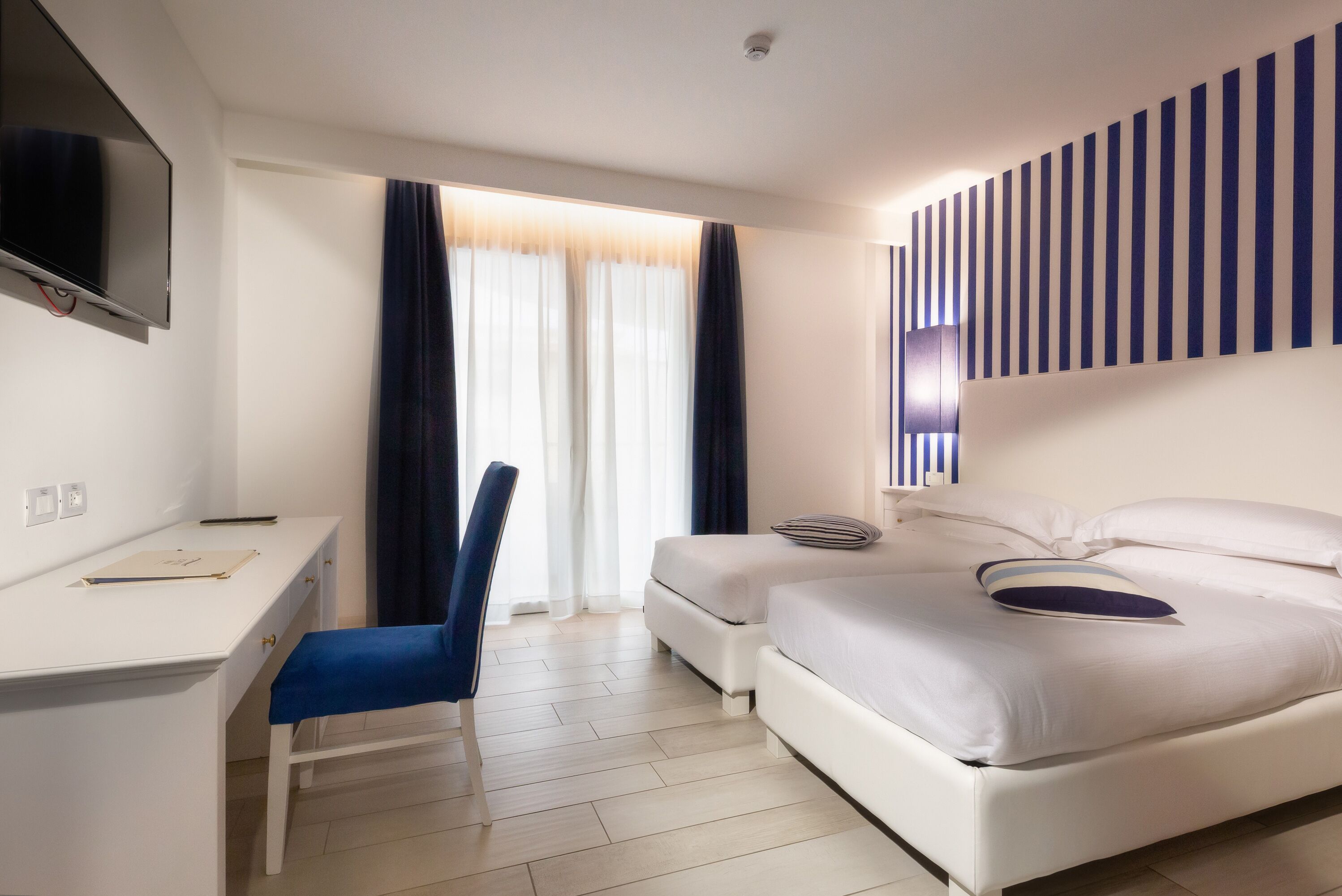 comfort room, 1 bedroom, non smoking | 1 bedroom, in-room safe, blackout curtains, soundproofing