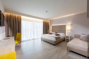 Chambre supérieure, 1 chambre, non-fumeur | Coffre-fort pour ordinateur portable, rideaux d’obscurcissement