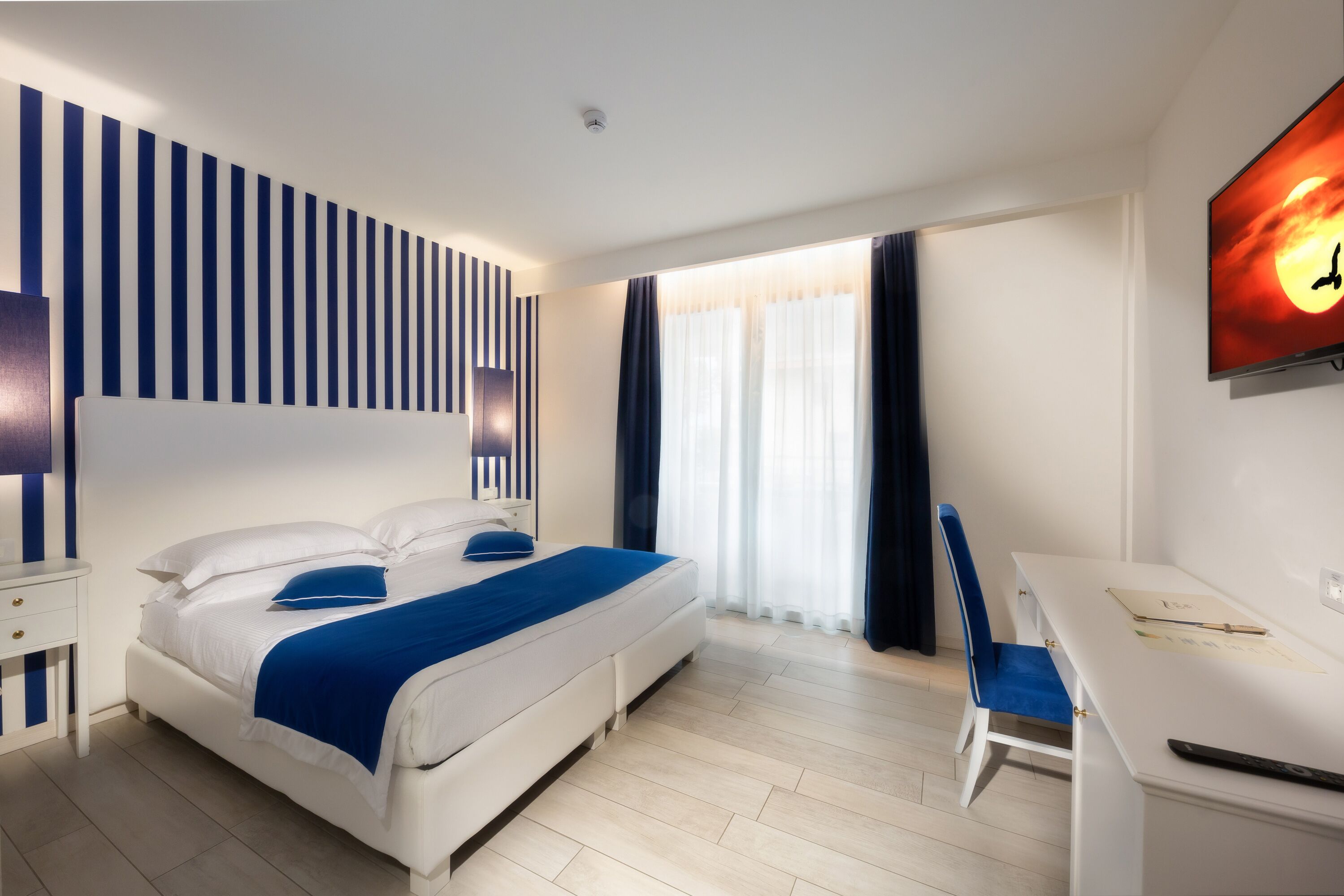 comfort room, 1 bedroom, non smoking | 1 bedroom, in-room safe, blackout curtains, soundproofing