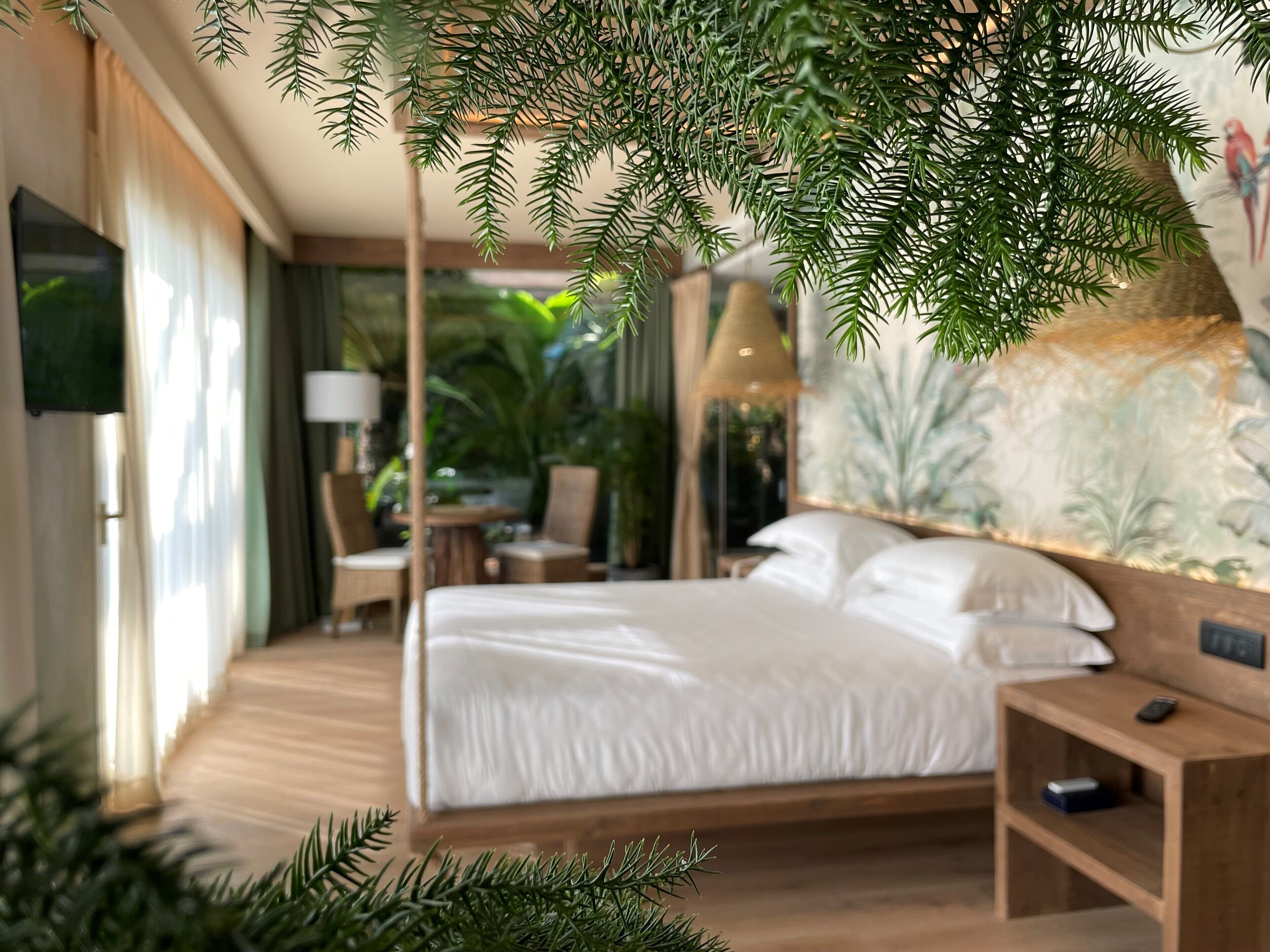 luxury room, 1 bedroom, non smoking | 1 bedroom, in-room safe, blackout curtains, soundproofing