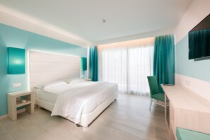 Safe på rommet, blendingsgardiner, lydisolert og strykejern/-brett