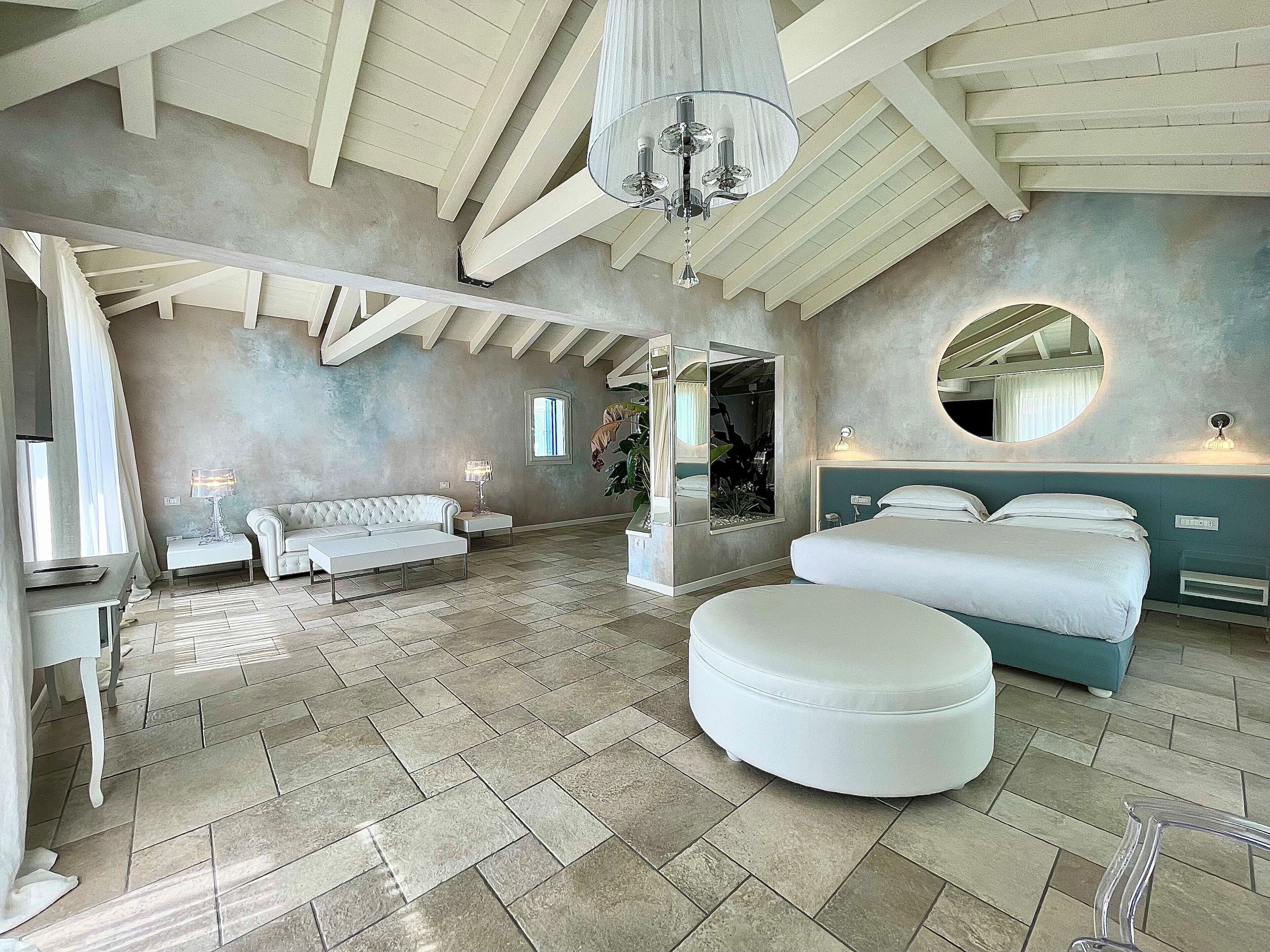 design room, 1 bedroom, non smoking | 1 bedroom, in-room safe, blackout curtains, soundproofing