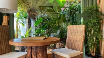 Luxury Room, 1 Bedroom, Non Smoking | In-room safe, blackout curtains, soundproofing, iron/ironing board