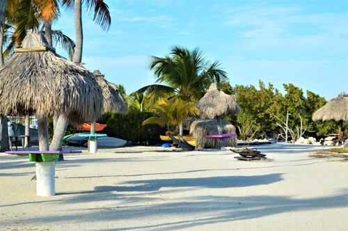 Newly renovated coastal home; Marina, Pools, Lagoon, Bikes, Tiki’s and More!