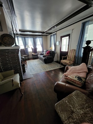 Smart TV, fireplace, video games, books