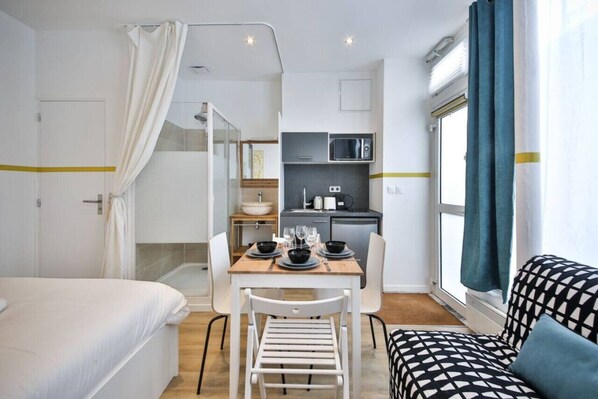 Bügeleisen/Bügelbrett, WLAN, Bettwäsche