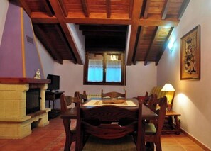 Dining - Al pie de Mañanga Duplex Apartments (Llanes)