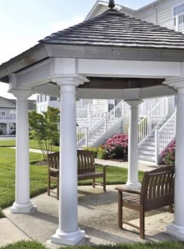 Beautiful Professionally Decorated and Spacious!