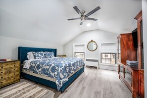 6 Schlafzimmer, Schreibtisch, Bügeleisen/Bügelbrett, Reisekinderbett