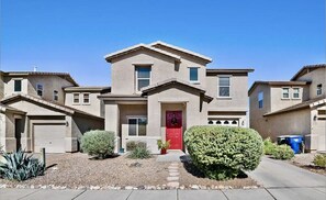 Exterior - Beautiful Family-Friendly Remodeled Red Door House (Tucson)